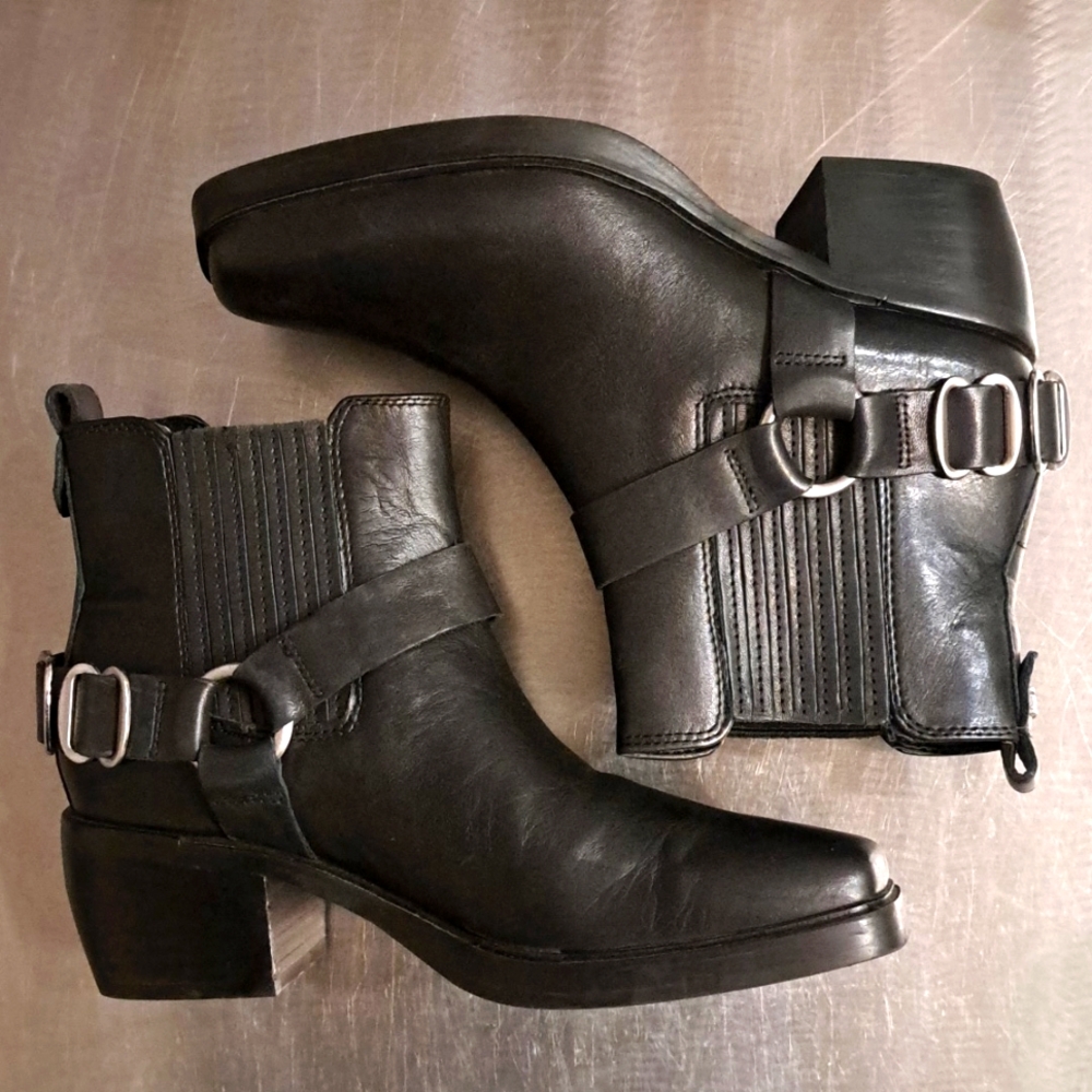 SAM EDELMAN BELLAMIE pull on bootie. Blk leather sz 6. Wore 1x